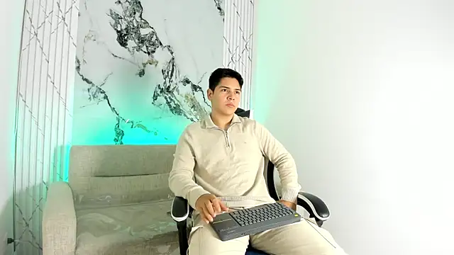 Asta Black online show from October 13, 2025, 8:42 pm