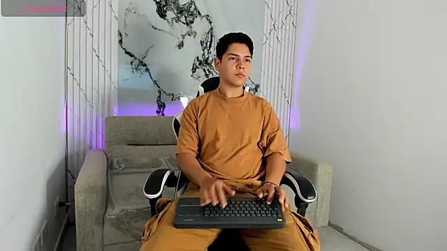 Asta Black online show from October 14, 2025, 10:32 pm