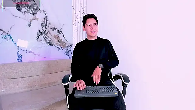 Asta Black online show from October 19, 2025, 9:37 pm