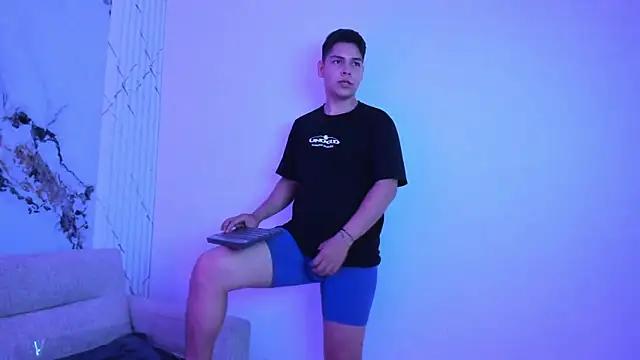 Asta Black online show from October 28, 2025, 9:50 pm