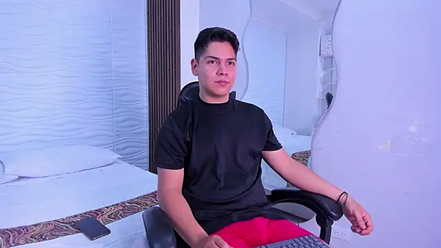 Asta Black online show from October 29, 2025, 9:27 pm