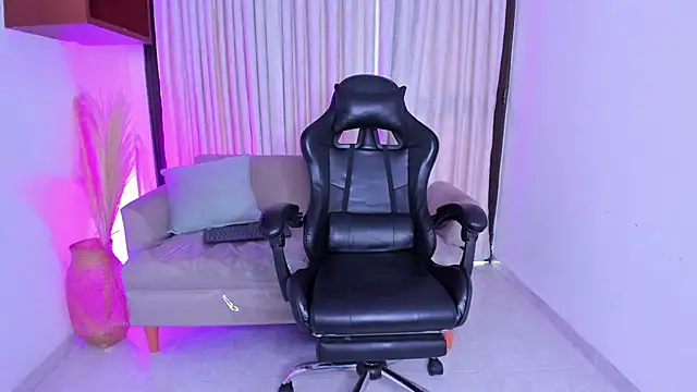 Asta Black online show from October 31, 2025, 8:54 pm