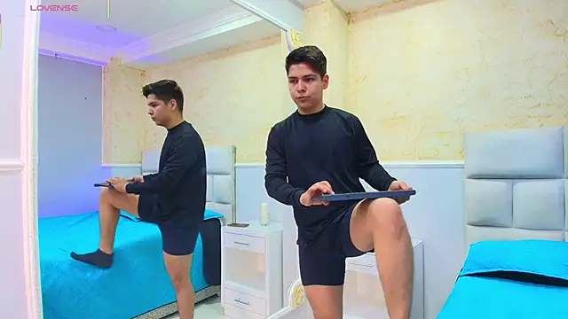 Asta Black online show from November 11, 2025, 8:42 pm