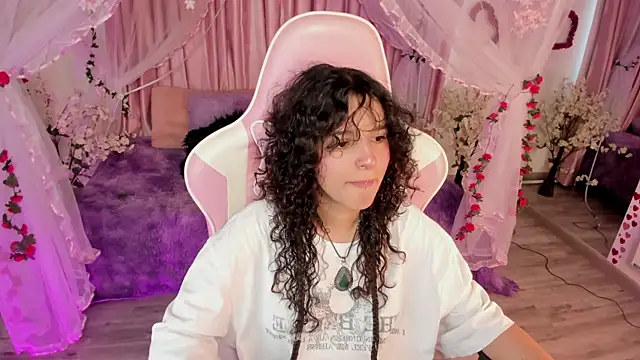 Snapshot of bunny_curly chatting on September 20, 2025, 7:59 pm bunny curly online show from September 20, 2025, 7:59 pm