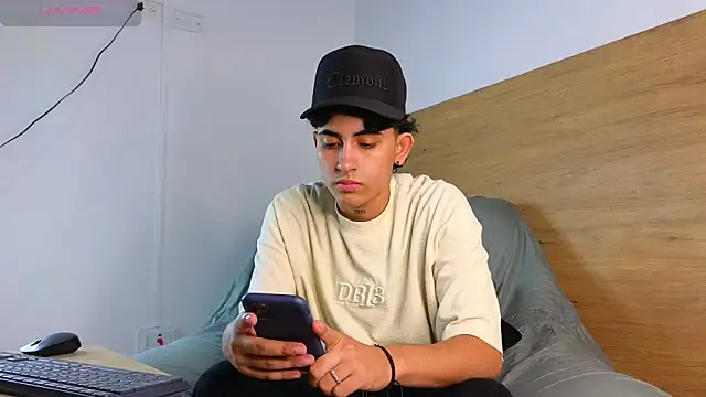 Snapshot of Stiven_Benet_ chatting on September 20, 2025, 3:57 pm Stiven Benet online show from September 20, 2025, 3:57 pm