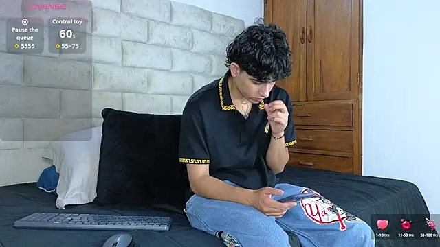 Snapshot of Stiven_Benet_ chatting on September 26, 2025, 10:52 am Stiven Benet online show from September 26, 2025, 10:52 am