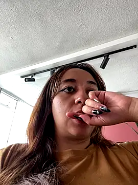 Snapshot of LuPink_ chatting on October 10, 2025, 7:57 pm LuPink online show from October 10, 2025, 7:57 pm