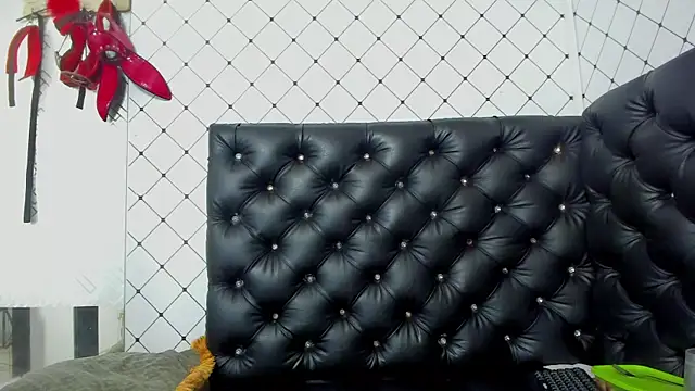 EMMA SANTANA online show from September 30, 2025, 7:30 pm