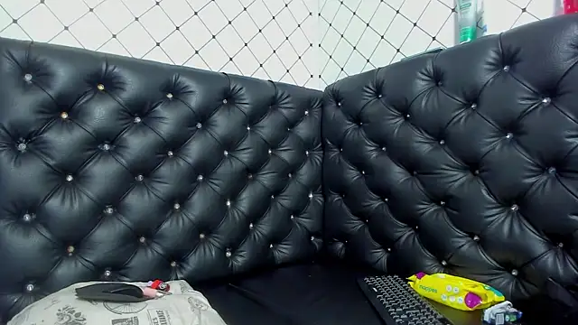 EMMA SANTANA online show from October 6, 2025, 7:44 pm