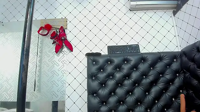 EMMA SANTANA online show from October 8, 2025, 7:44 pm