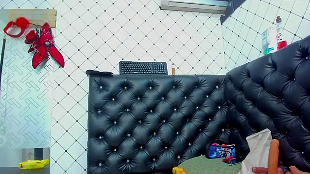 EMMA SANTANA online show from October 11, 2025, 7:45 pm