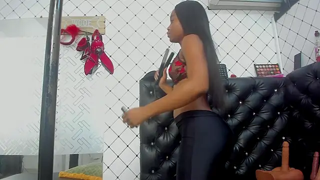 EMMA SANTANA online show from October 19, 2025, 2:18 pm