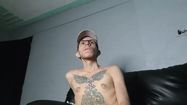 Snapshot of AlexandroRossi chatting on October 30, 2025, 6:37 am AlexandroRossi online show from October 30, 2025, 6:37 am