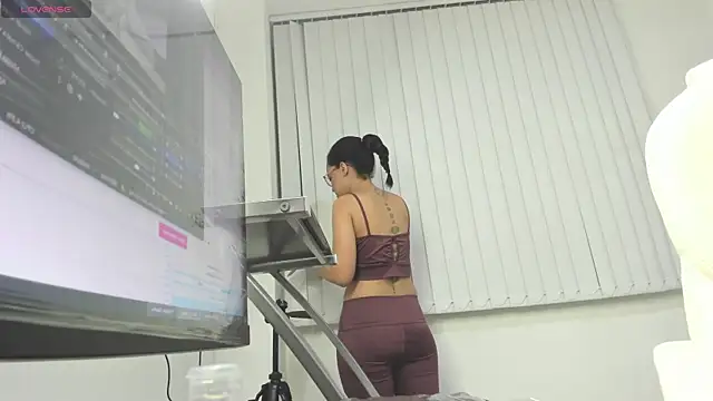 Ayshel cooperr online show from October 22, 2025, 4:13 am