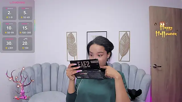 Ayshel cooperr online show from October 25, 2025, 4:20 am