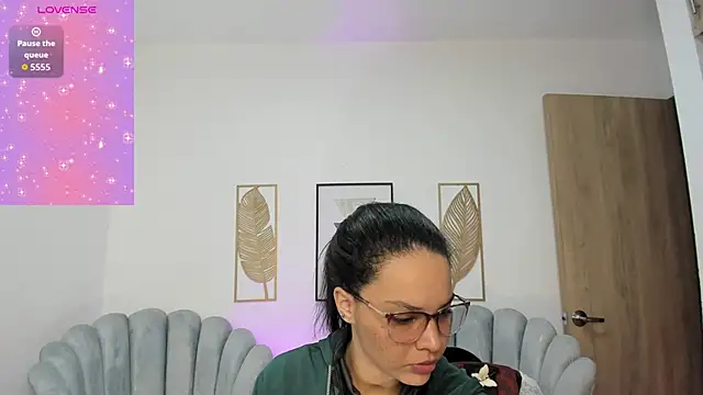 Ayshel cooperr online show from October 26, 2025, 3:45 am