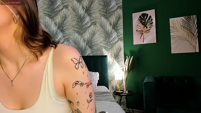 Snapshot of Kati_Li chatting on September 24, 2025, 10:29 am Kati Li online show from September 24, 2025, 10:29 am