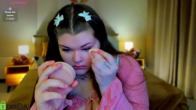 Snapshot of elle_one chatting on October 24, 2025, 4:09 am elle one online show from October 24, 2025, 4:09 am