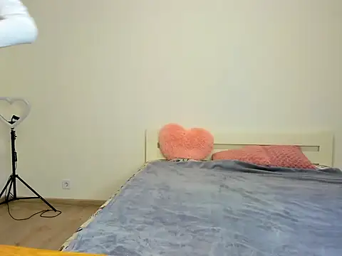 marylips online show from November 19, 2025, 9:20 am