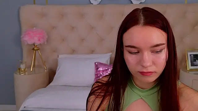 NoraHaynes online show from October 3, 2025, 3:03 am