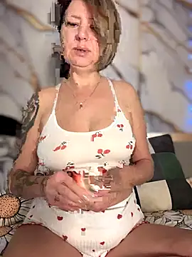 Milena-MilfaXXX online show from December 2, 2025, 1:00 am