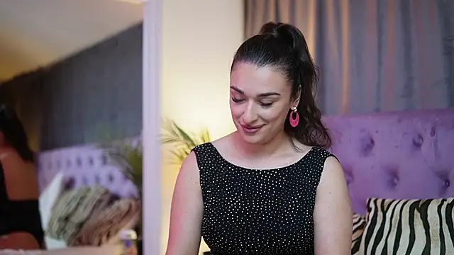 EmmaDallas online show from November 19, 2025, 8:42 pm