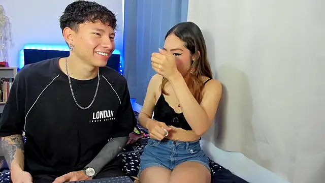 Snapshot of Tatiiana_n_Damiian chatting on December 15, 2025, 2:43 pm Tatiiana n Damiian online show from December 15, 2025, 2:43 pm