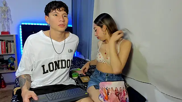 Snapshot of Tatiiana_n_Damiian chatting on December 17, 2025, 11:11 pm Tatiiana n Damiian online show from December 17, 2025, 11:11 pm