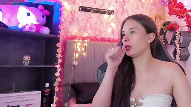 Scarlett21   online show from April 15, 2026, 7:21 pm