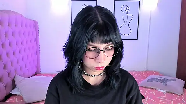 Snapshot of Rose_72 chatting on September 18, 2025, 6:21 pm Rose 72 online show from September 18, 2025, 6:21 pm