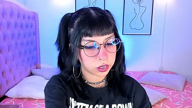 Snapshot of Rose_72 chatting on September 23, 2025, 7:17 pm Rose 72 online show from September 23, 2025, 7:17 pm