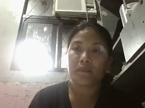 Snapshot of Uniquebeauty32 chatting on November 3, 2025, 5:31 am Uniquebeauty32 online show from November 3, 2025, 5:31 am