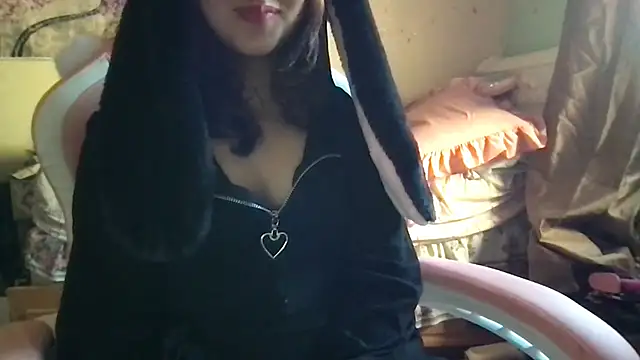 nekowaifuuu online show from October 5, 2025, 1:53 pm