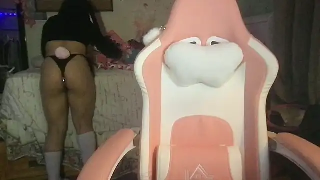 nekowaifuuu online show from October 14, 2025, 6:14 am