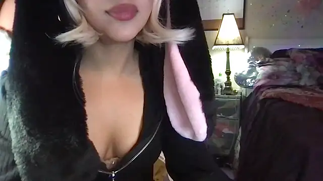 nekowaifuuu online show from October 22, 2025, 4:46 am