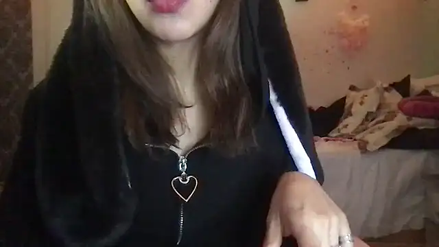 nekowaifuuu online show from November 10, 2025, 7:40 am