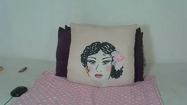 HotSexxy12 online show from October 19, 2025, 5:52 am