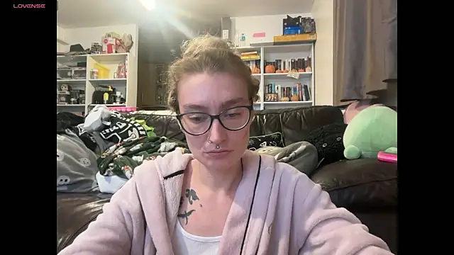 harleyblair online show from December 16, 2025, 11:10 pm