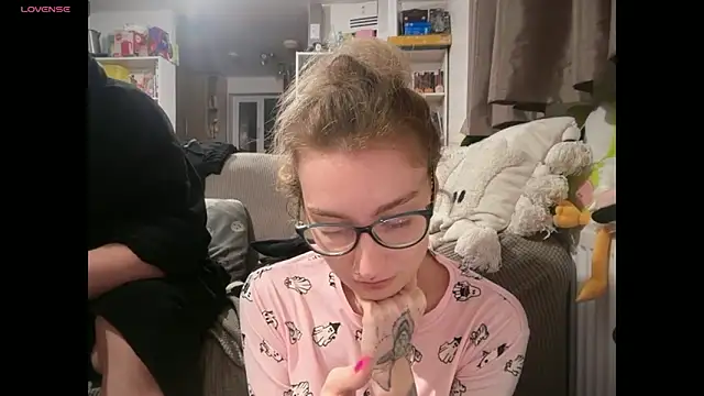 harleyblair online show from April 16, 2026, 10:01 pm