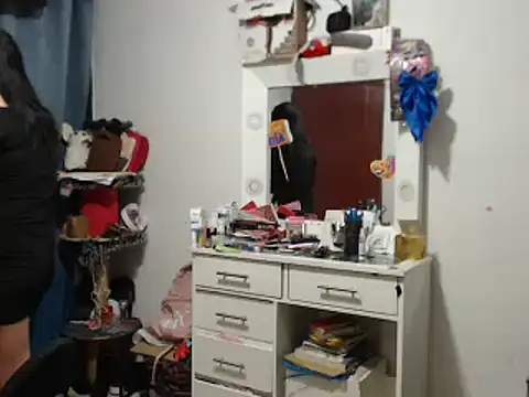 annie clark2 online show from December 12, 2024, 1:10 am