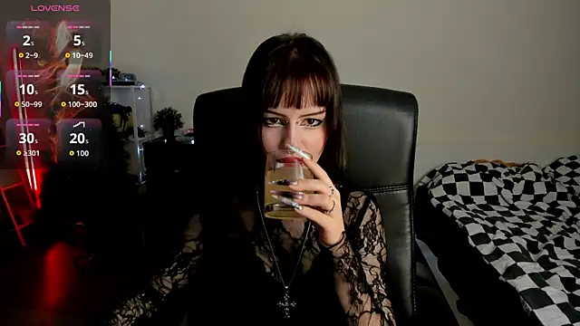 LiyaLuna online show from December 19, 2025, 1:07 pm