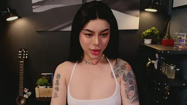 LUNACOCKSLAYER online show from November 19, 2025, 12:21 am