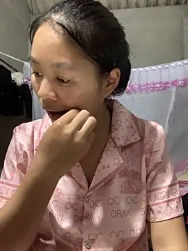 NhuFox online show from September 17, 2025, 1:13 pm