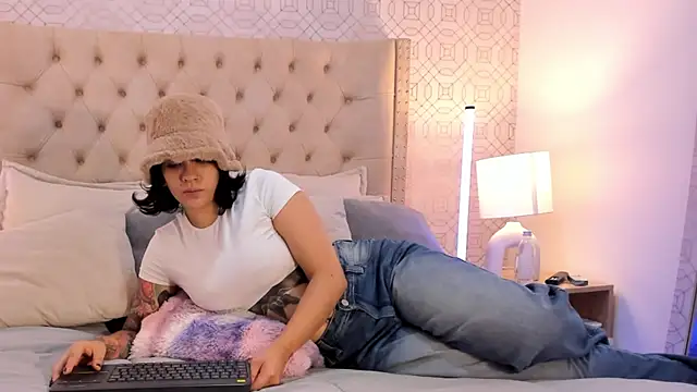 SuccubusDolly online show from November 7, 2025, 8:09 pm