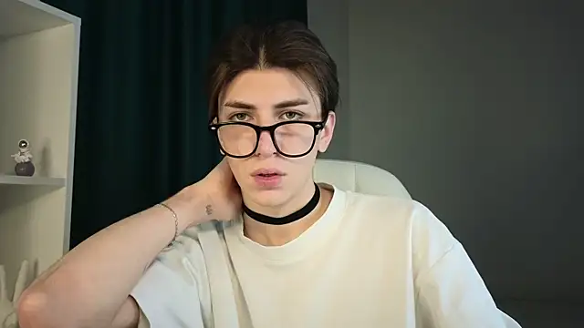 Snapshot of Oliver_Starboy chatting on September 23, 2025, 4:37 am Oliver Starboy online show from September 23, 2025, 4:37 am