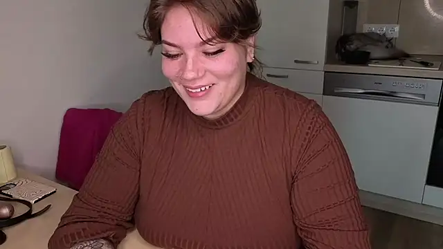 MaeNoir online show from October 22, 2025, 2:17 pm