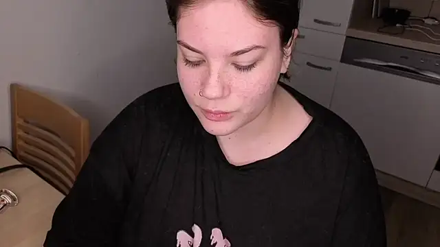 MaeNoir online show from November 7, 2025, 9:59 pm