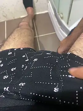 Snapshot of BatchedTracer chatting on October 31, 2025, 11:50 pm BatchedTracer online show from October 31, 2025, 11:50 pm