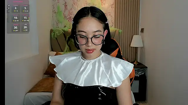 Yuna  Min online show from October 24, 2025, 8:27 pm