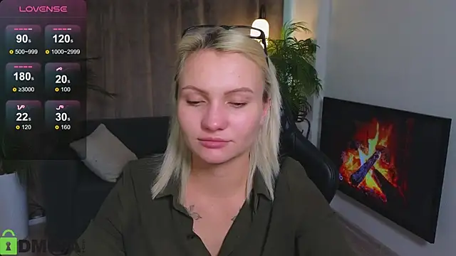 Cameronlovely  online show from October 22, 2025, 9:20 am